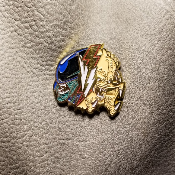 Lootcrate Accessories - Lootcrate March 2016 "Versus" Gold Varient Pin